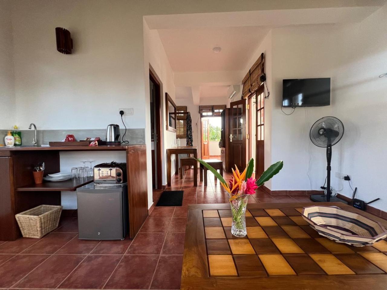 Beach Club Apartments Индурува Экстерьер фото